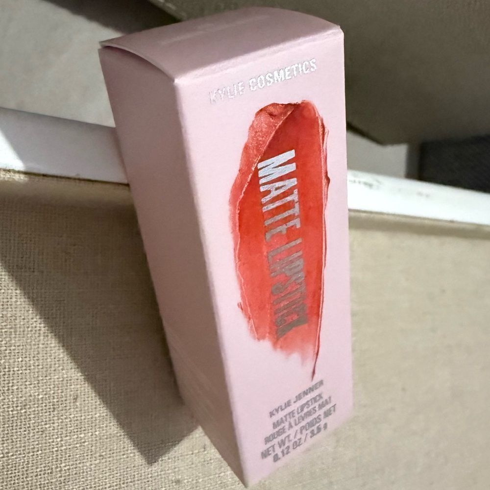 KYLIE COSMETICS MATTE LIPSTICK – 209 SUMMER SOMEWHERE - Picture 14 of 17